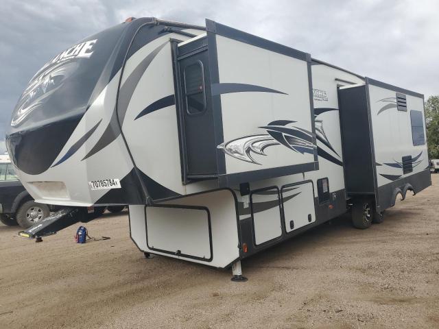 4YDF30022GE760623 - 2016 KEYSTONE AVALANCHE ორფეროვანი ფოტო 2