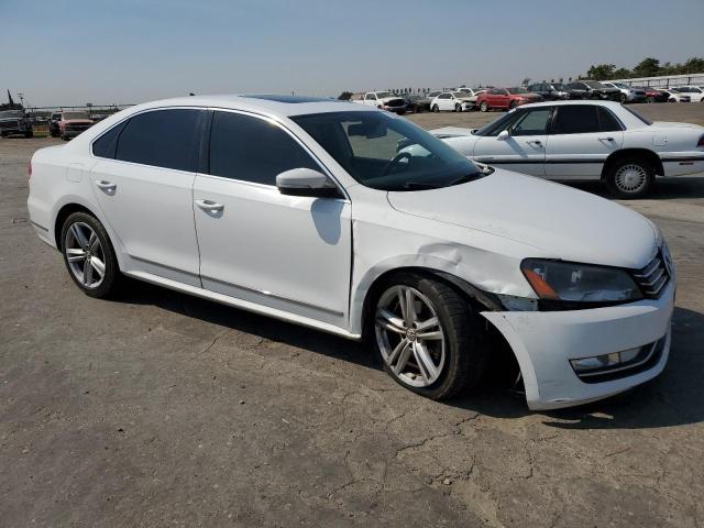 1VWBN7A32DC030470 - 2013 VOLKSWAGEN PASSAT SE WHITE photo 4