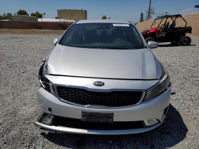 3KPFL4A8XHE054101 - 2017 KIA FORTE EX Gümüş foto 5