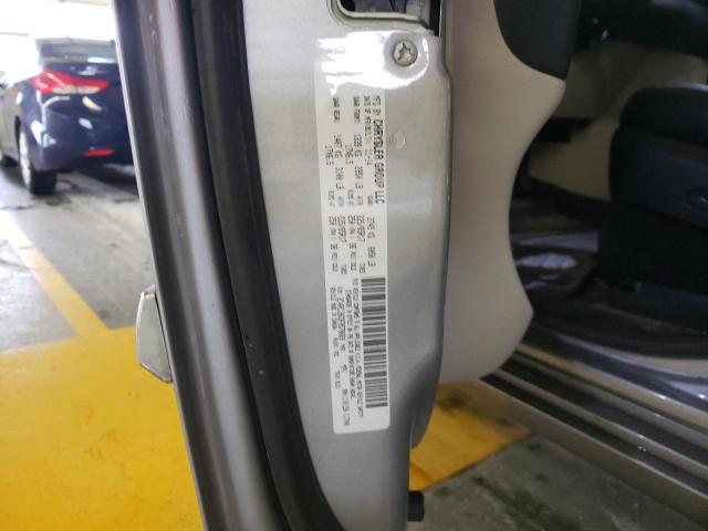 2C4RC1BG3FR578669 - 2015 CHRYSLER TOWN & COU TOURING ვერცხლისფერი ფოტო 13