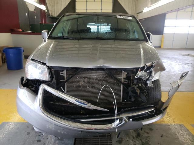 2C4RC1BG3FR578669 - 2015 CHRYSLER TOWN & COU TOURING ვერცხლისფერი ფოტო 5