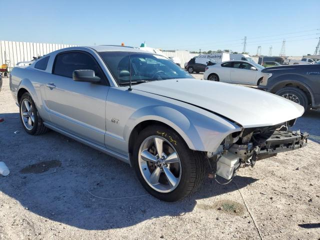 1ZVFT82H665230606 - 2006 FORD MUSTANG GT SILVER photo 4