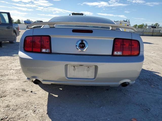 1ZVFT82H665230606 - 2006 FORD MUSTANG GT SILVER photo 6