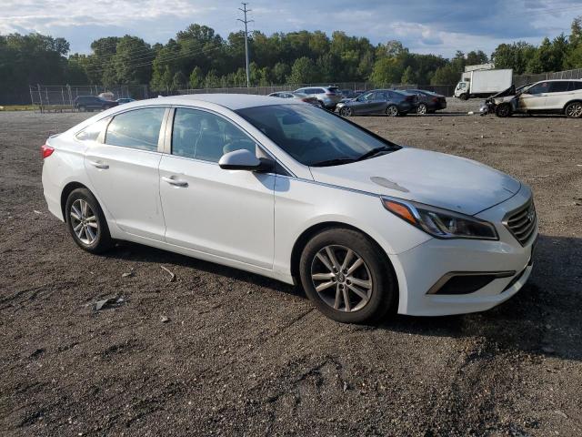 5NPE24AFXHH580012 - 2017 HYUNDAI SONATA SE WHITE photo 4