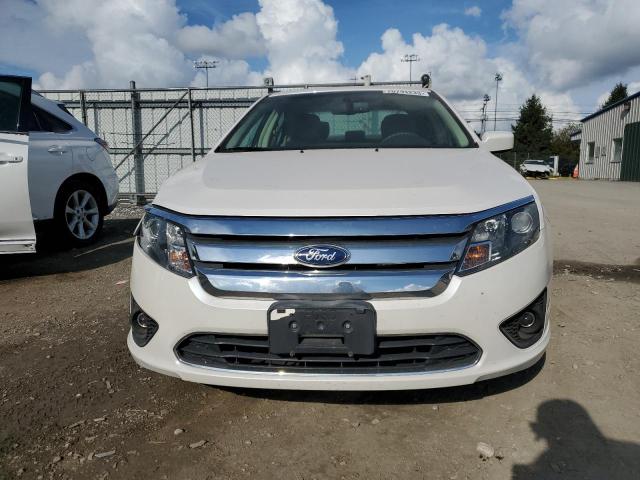 3FAHP0HA8BR125705 - 2011 FORD FUSION SE WHITE photo 5