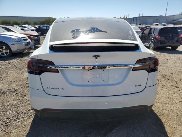 5YJXCBE23HF055227 - 2017 TESLA MODEL X WHITE photo 6