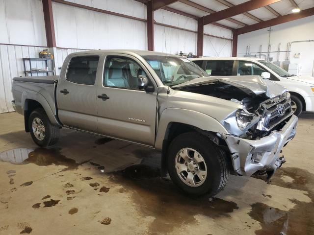 3TMLU4EN9FM193476 - 2015 TOYOTA TACOMA DOUBLE CAB 银色 照片 4