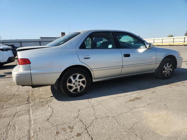 4T1BF22K61U968238 - 2001 TOYOTA CAMRY LE SILVER photo 3