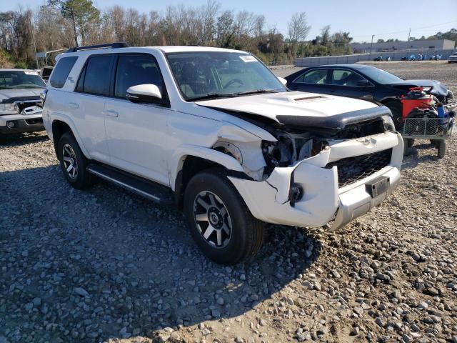 JTEBU5JRXK5638250 - 2019 TOYOTA 4RUNNER SR5 WHITE photo 4