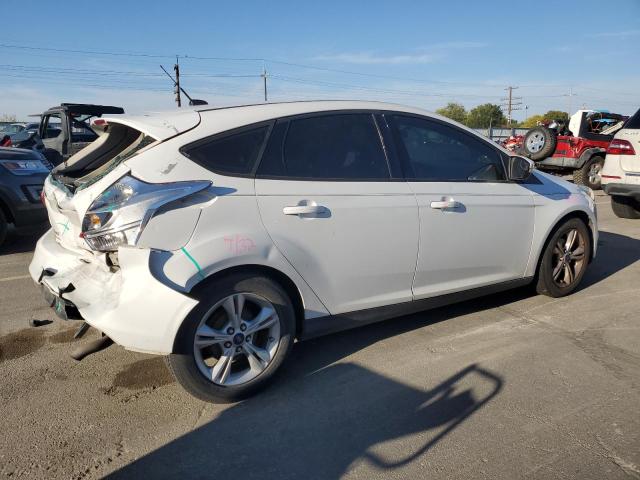 1FADP3K26EL332128 - 2014 FORD FOCUS SE WHITE photo 3