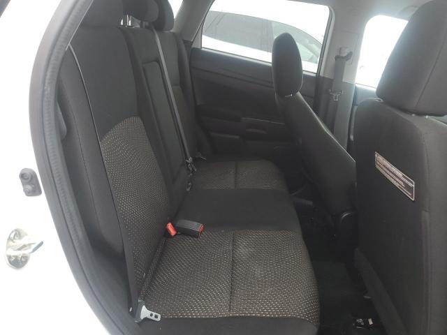JA4AP3AU6GZ041350 - 2016 MITSUBISHI OUTLANDER SPORT ES WHITE photo 11