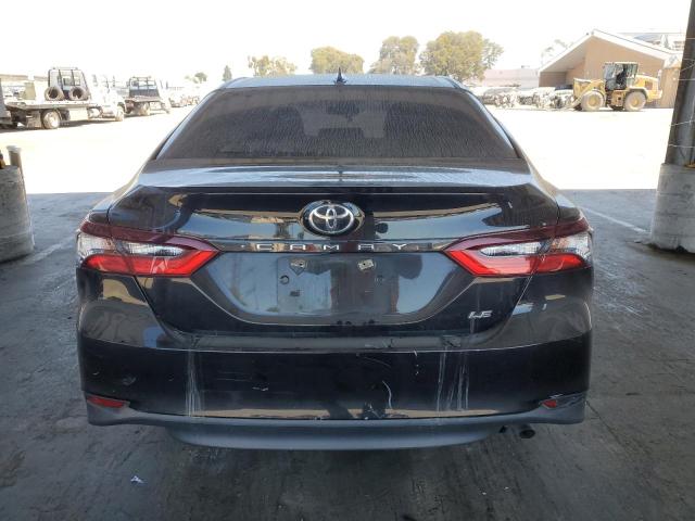 4T1C11AK4NU622483 - 2022 TOYOTA CAMRY LE Schwarz Foto 6