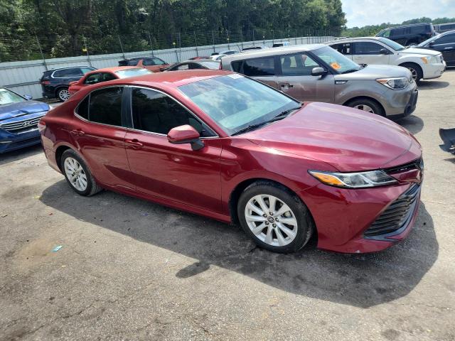 4T1B11HK2JU672942 - 2018 TOYOTA CAMRY L BURGUNDY photo 4