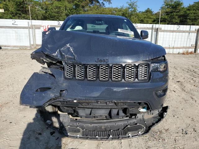 1C4RJFAG9JC170330 - 2018 JEEP GRAND CHEROKEE LAREDO Gris photo 5