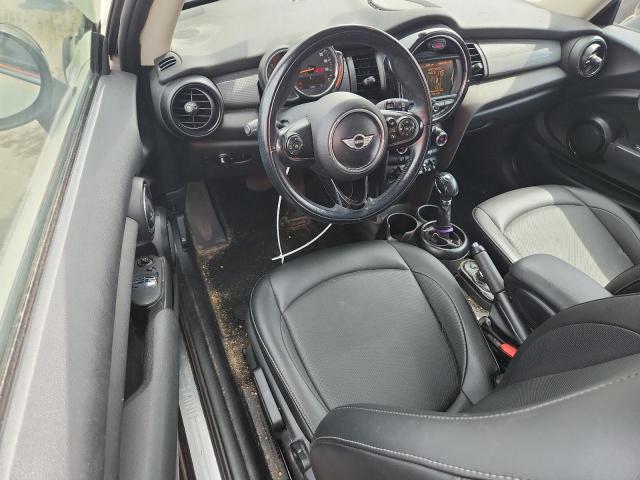 WMWXP5C53J2H29050 - 2018 MINI COOPER CREAM photo 8
