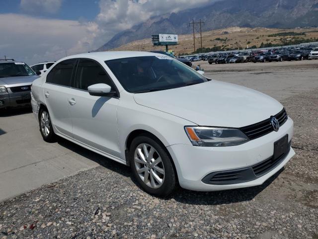 3VWD07AJ0EM329963 - 2014 VOLKSWAGEN JETTA SE WHITE photo 4