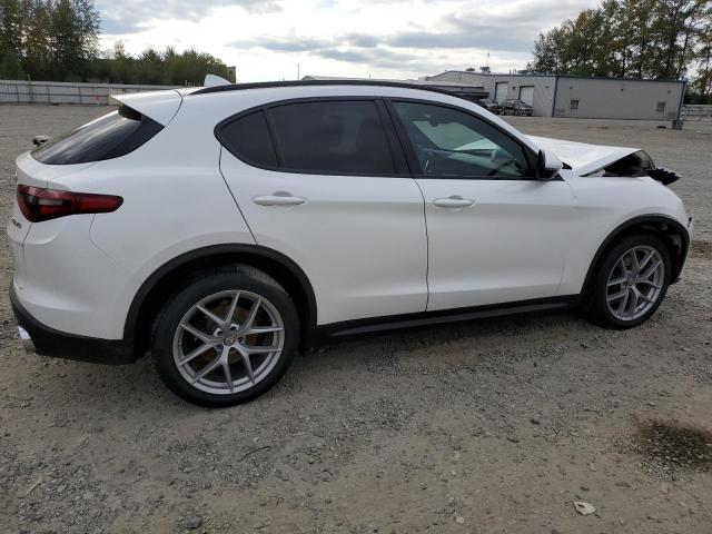ZASFAKNN4J7B79487 - 2018 ALFA ROMEO STELVIO TI SPORT WHITE photo 3
