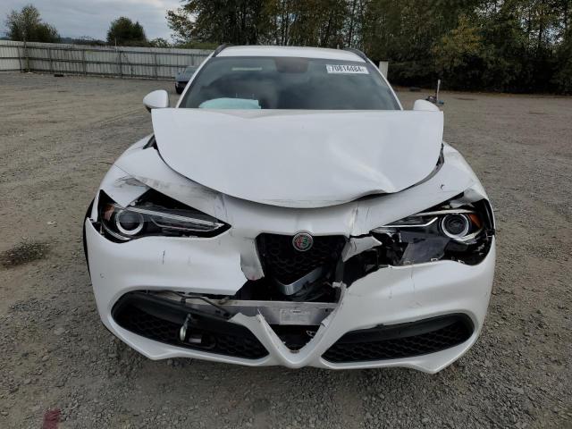 ZASFAKNN4J7B79487 - 2018 ALFA ROMEO STELVIO TI SPORT WHITE photo 5
