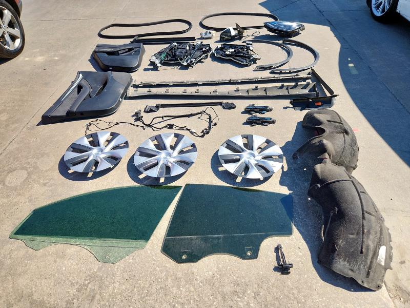 7SAYGAEE0RF062444 - 2024 TESLA MODEL Y 白色 照片 13