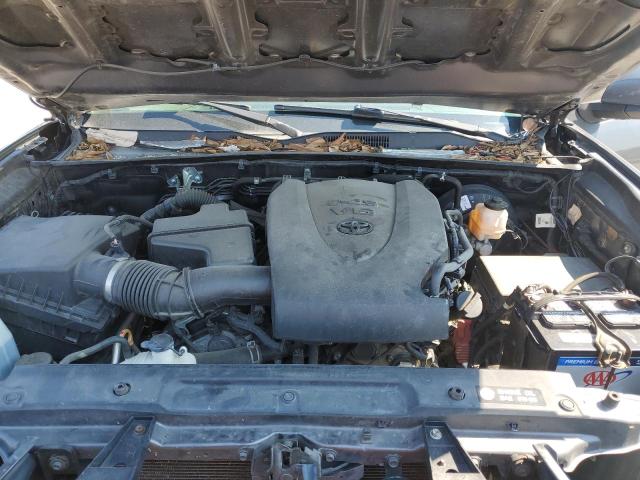 5TFAZ5CN8JX060938 - 2018 TOYOTA TACOMA DOUBLE CAB ნაცრისფერი ფოტო 11