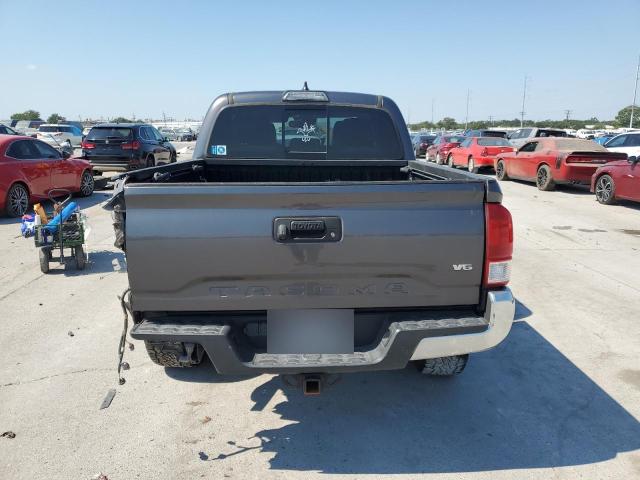 5TFAZ5CN8JX060938 - 2018 TOYOTA TACOMA DOUBLE CAB ნაცრისფერი ფოტო 6