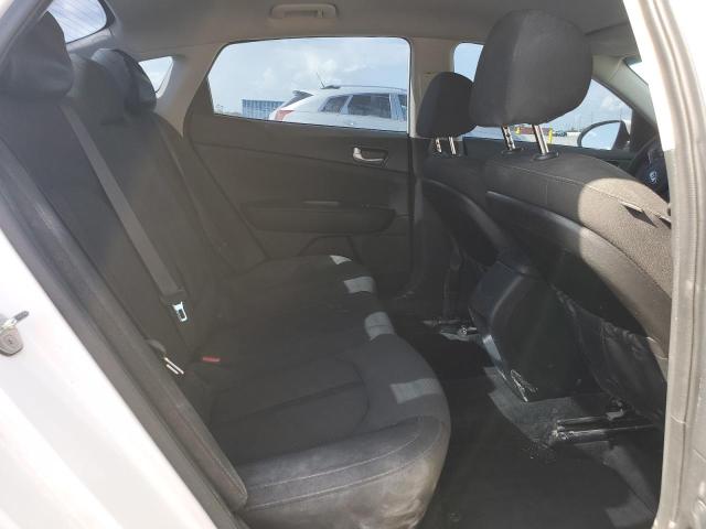 5XXGT4L36JG237725 - 2018 KIA OPTIMA LX WHITE photo 10