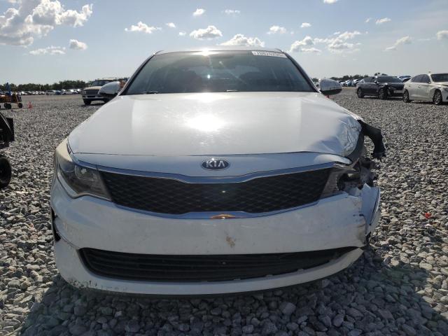 5XXGT4L36JG237725 - 2018 KIA OPTIMA LX WHITE photo 5