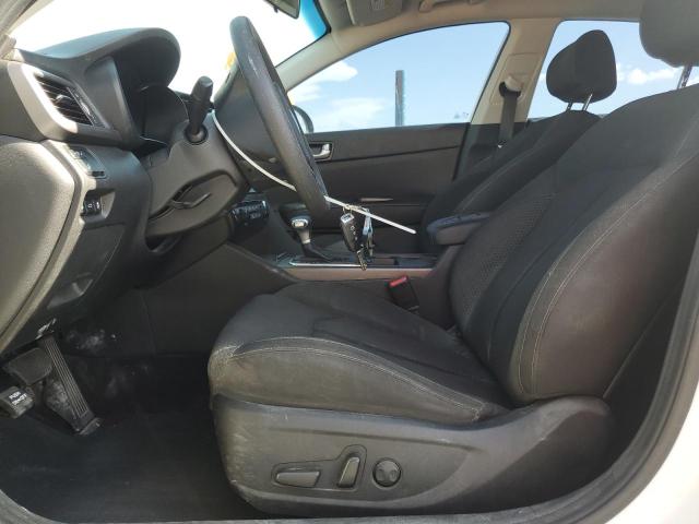 5XXGT4L36JG237725 - 2018 KIA OPTIMA LX WHITE photo 7