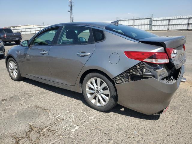5XXGT4L3XJG258416 - 2018 KIA OPTIMA LX Серебристый фото 2