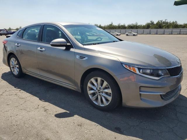 5XXGT4L3XJG258416 - 2018 KIA OPTIMA LX Серебристый фото 4