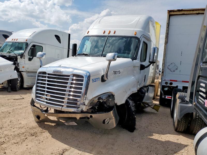 3AKJGLD51GSGT4305 - 2016 FREIGHTLINER CASCADIA 1 WHITE photo 2