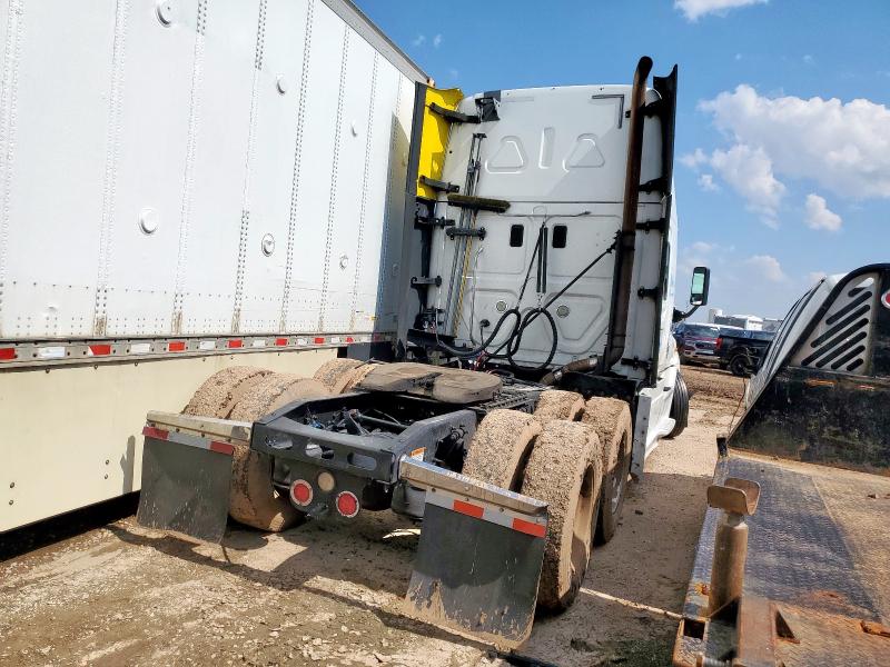 3AKJGLD51GSGT4305 - 2016 FREIGHTLINER CASCADIA 1 WHITE photo 4