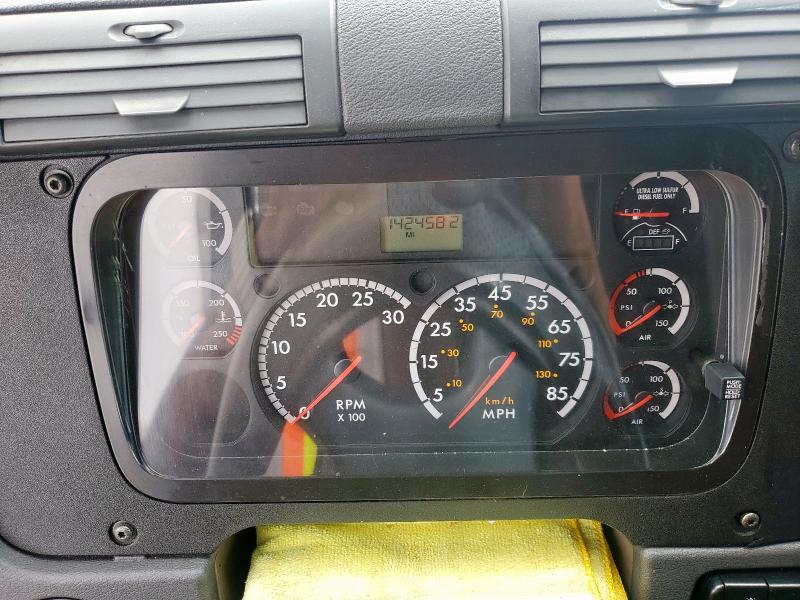 3AKJGLD51GSGT4305 - 2016 FREIGHTLINER CASCADIA 1 WHITE photo 8