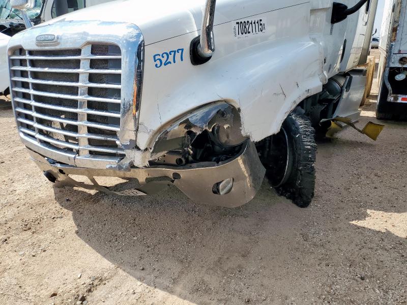 3AKJGLD51GSGT4305 - 2016 FREIGHTLINER CASCADIA 1 WHITE photo 9