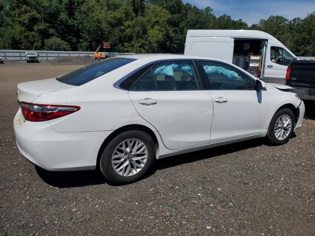 4T1BF1FK5HU368499 - 2017 TOYOTA CAMRY LE WHITE photo 3