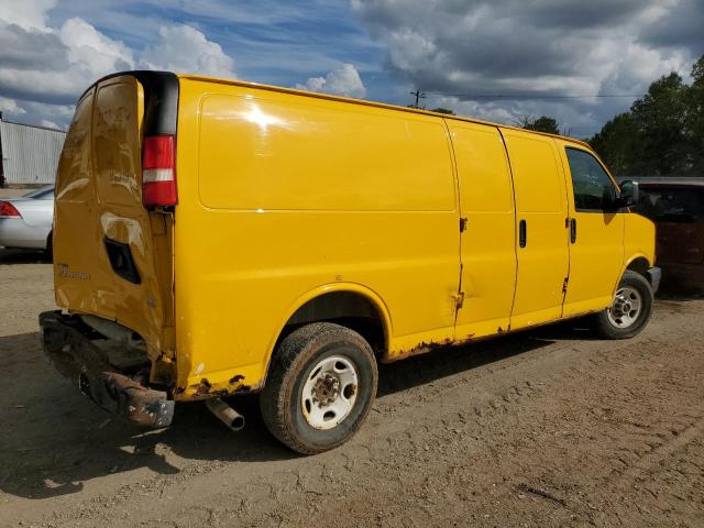 1GT2GUBA9A1901283 - 2010 GMC SAVANA G3500 YELLOW photo 3