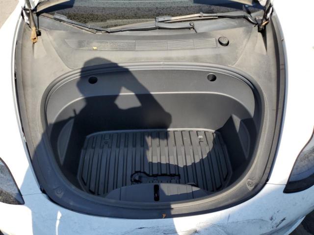 5YJ3E1EA1PF420481 - 2023 TESLA MODEL 3 Weiß Foto 11