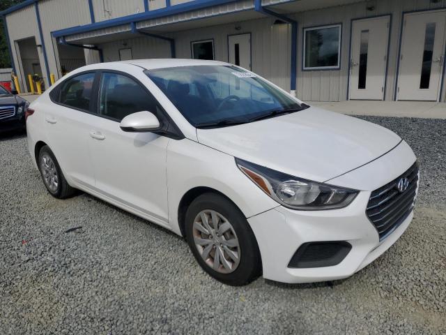 3KPC24A67LE118561 - 2020 HYUNDAI ACCENT SE WHITE photo 4