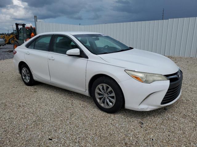 4T1BF1FK5FU012986 - 2015 TOYOTA CAMRY LE 白色 照片 4