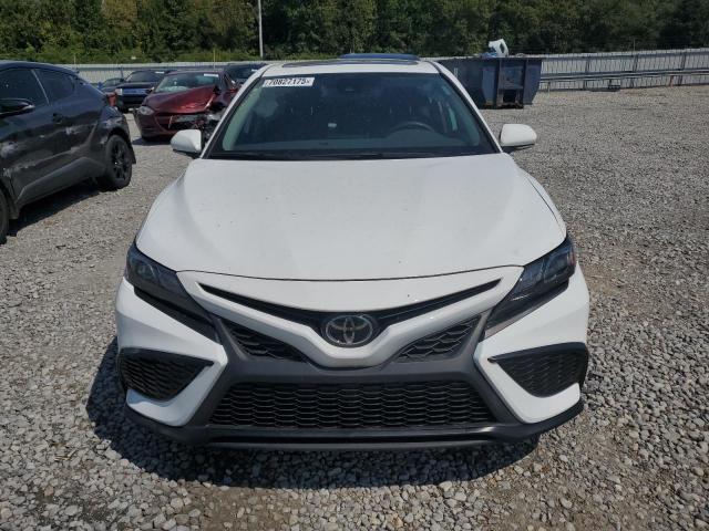 4T1T11AK6PU768287 - 2023 TOYOTA CAMRY SE NIGHT SHADE WHITE photo 5