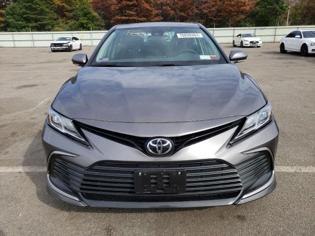 4T1R11AKXMU580622 - 2021 TOYOTA CAMRY LE GRAY photo 5