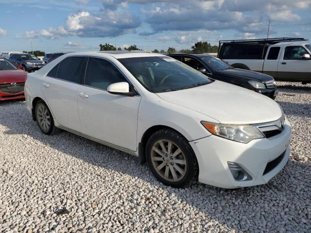 4T4BF1FK6DR278519 - 2013 TOYOTA CAMRY L WHITE photo 4