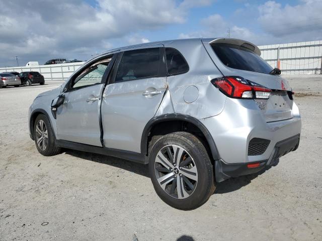 JA4APUAUXNU019089 - 2022 MITSUBISHI OUTLANDER ES SILVER photo 2