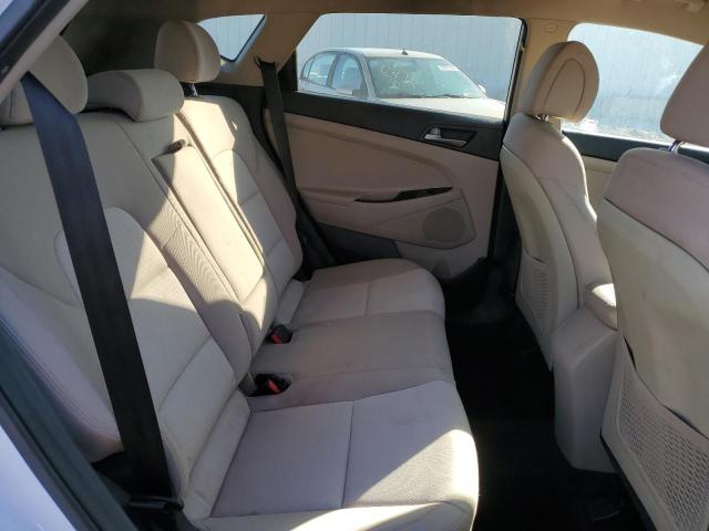 KM8J2CA46JU667114 - 2018 HYUNDAI TUCSON SE WHITE photo 11