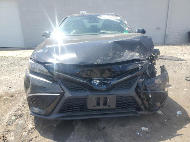 4T1T11AK6NU022189 - 2022 TOYOTA CAMRY SE შავი ფოტო 5