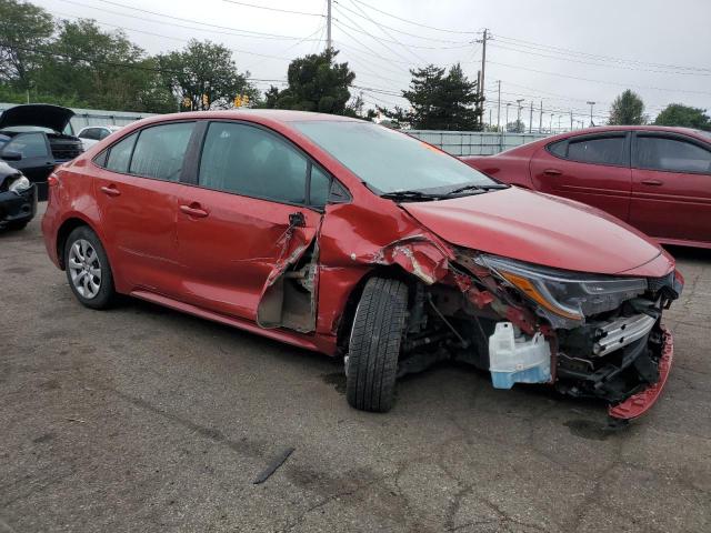 5YFEPMAE8MP177507 - 2021 TOYOTA COROLLA LE RED photo 4