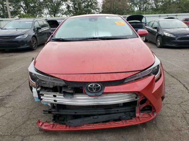 5YFEPMAE8MP177507 - 2021 TOYOTA COROLLA LE RED photo 5