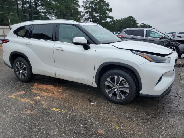 5TDGZRAHXNS094356 - 2022 TOYOTA HIGHLANDER XLE WHITE photo 4