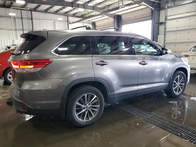 5TDJZRFHXKS605509 - 2019 TOYOTA HIGHLANDER SE GRAY photo 3