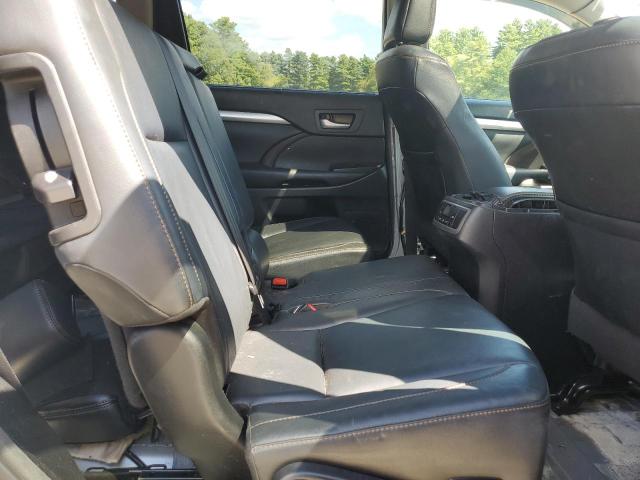 5TDJZRFH1JS803359 - 2018 TOYOTA HIGHLANDER SE SILVER photo 11